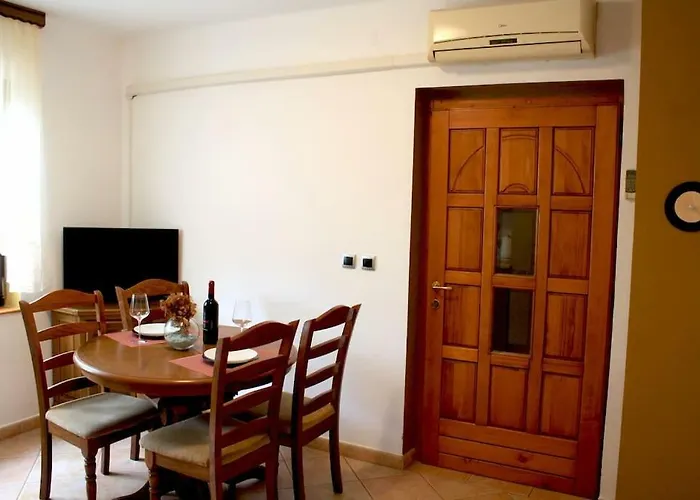 Appartement Deni09 *